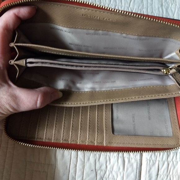 Michael Kors Large Jet Set Pumpkin Burnt Orange Leather Zip Around Wristlet - Picture 10 of 12